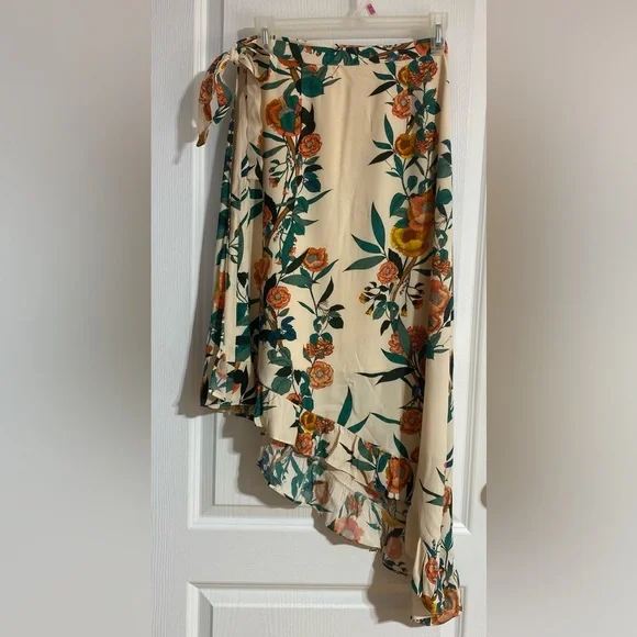 Guess Asymmetrical Tropical Floral Leafy Wrap Tie Skirt Size Small - Picture 8 of 9